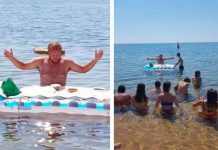 ¿Qué opinan? Cura de Italia es investigado por celebrar misa en el mar Misa en Italia: jóvenes participaron en trajes de baños