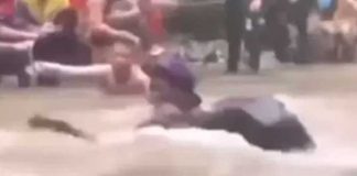 Migrante con bebé en brazo casi muere ahogado al cruzar río en Panamá
