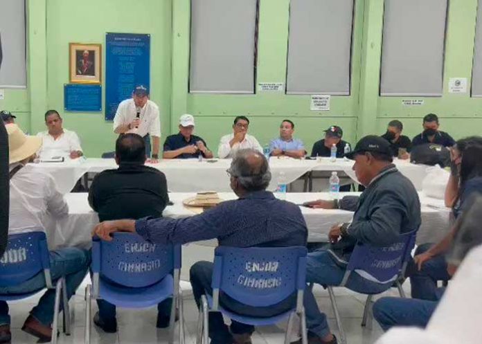 En Panamá llegan a un consenso para bajar precio de combustible