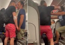 Qué oso: Pasajeros se agarran a golpes por sacar primero sus maletas Pasajeros pierden la cordura y hacen bochinche en avión