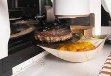 ¡Increíble! Estudiantes crean 2 perros robóticos y preparan hamburguesa Robots trabajan juntos para cocinar una hamburguesa