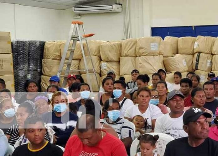 Materiales de pesca para familias en el Caribe