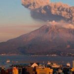 Volcán entra en erupción en una isla de Japón Volcán entra en erupción en una isla de Japón