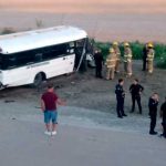 Chofer de bus se queda dormido y termina cayendo al Río Bravo Chofer de bus se queda dormido y termina cayendo al Río Bravo