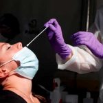 ¿Qué tan grave es la nueva "súper variante" del coronavirus?