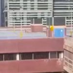 VIDEO: Pareja captada en Inglaterra haciendo el «mmm» salvaje en azotea Pareja en Inglaterra desafió advertencias de salud pública