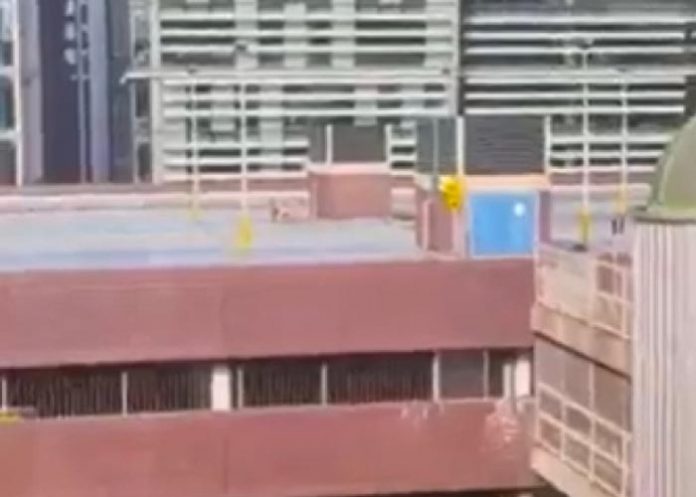 sexo Pareja en Inglaterra desafió advertencias de salud pública