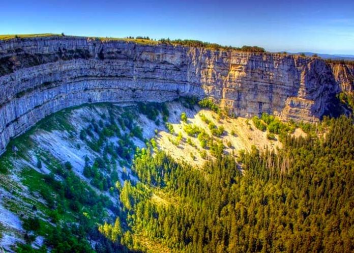 Macabro hallazgo de tres cadáveres en un sitio turístico en Suiza