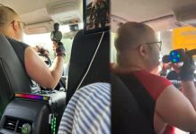 Karaoke en taxi de Uber vuelve locos a sus pasajeros