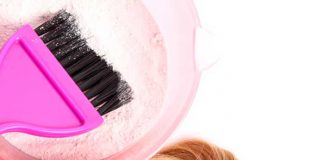 ¿Andas corta de dinero? Mujer usa su flujo vaginal para teñir su cabello