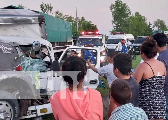 Accidente de tránsito deja a una joven prensada en Tipitapa