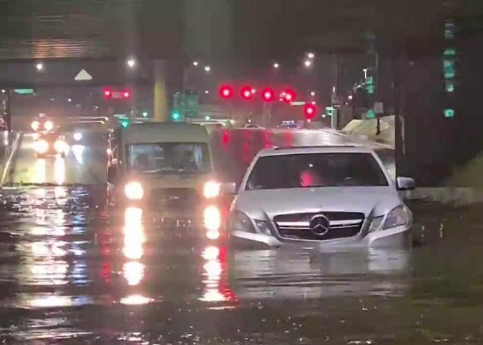 Tormenta tiró pequeñas partes del techo en Las Vegas