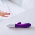 ¿Buen padre? Le compra vibrador a su hija para que "calmar sus pasiones"