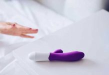 ¿Buen padre? Le compra vibrador a su hija para que "calmar sus pasiones"