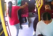 ¡Imprudencia! Muere mujer tras caer por la puerta abierta de microbús ¡Imprudencia! Muere mujer tras caer por la puerta abierta de microbús