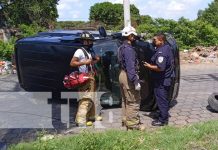 Vuelco de vehículo en la pista El Dorado, en Managua