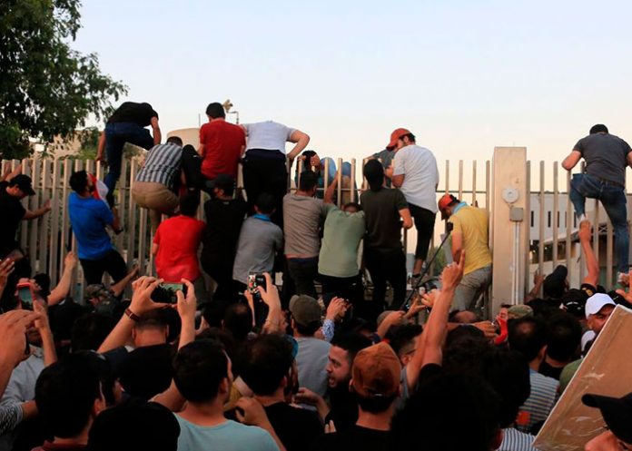 Crisis política en Irak se agrava tras toma del parlamento