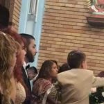 Momento gracioso: Niño engaña a sacerdote al no echar la ofrenda Momento gracioso: Niño engaña a sacerdote al no echar la ofrenda