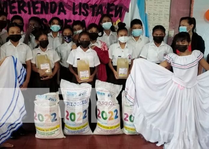 Realizan la tercer entrega de merienda escolar en Bluefields