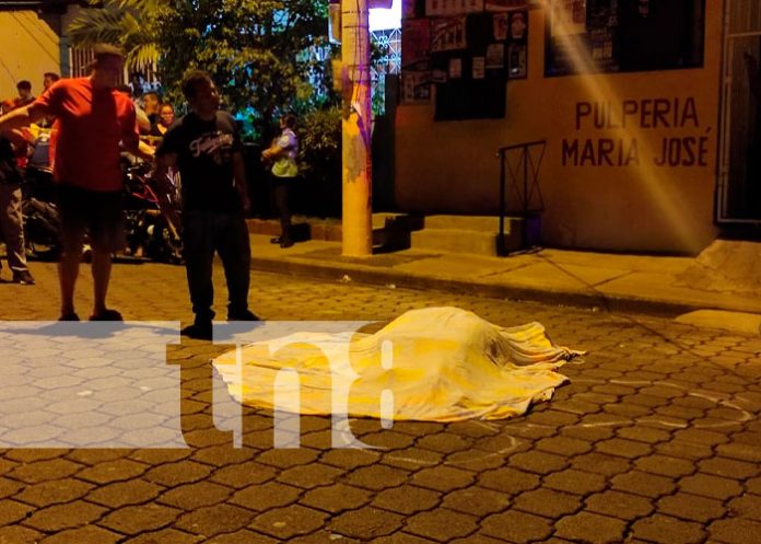 Mujer muere atropellada en San Judas y conductor se da a la fuga