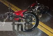 Motociclista fallece tras estrellarse contra un vehículo Motociclista fallece tras estrellarse contra un vehículo