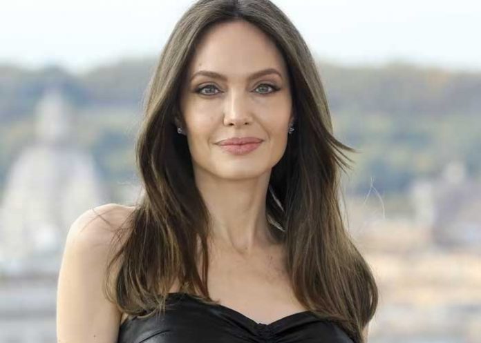 1 Angelina Jolie impone nueva tendencia en pijama