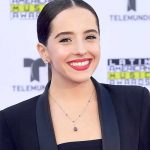 ¿Crocs con tacón? Evaluna Montaner causa polémica en concierto ¿Crocs con tacón? Evaluna Montaner causa polémica en concierto