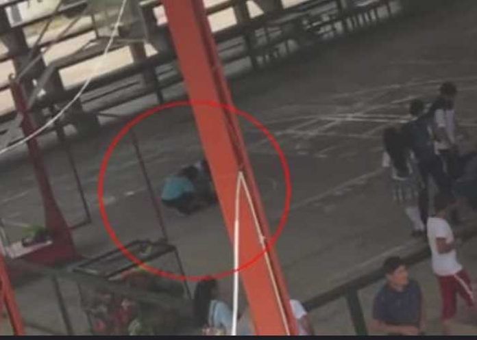 ¡Terror en Colombia! Niña realiza ritual satánico en un colegio (VIDEO)