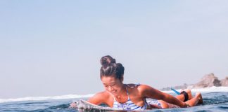 Amante de las olas japonesa visita las playas de Nicaragua