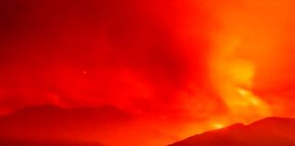 En Estados Unidos aumentan a 4 las personas fallecidas en incendio forestal