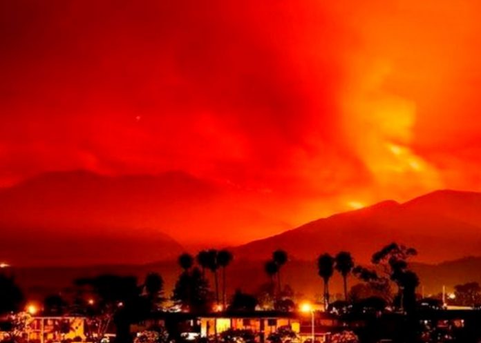 1 En Estados Unidos aumentan a 4 las personas fallecidas en incendio forestal