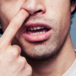 Consecuencias de meterse el dedo en la nariz y sacarse los mocos Consecuencias de meterse el dedo en la nariz y sacarse los mocos