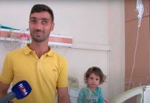 ¡No se metan con ella! Niña mata de un mordisco a una serpiente en Turquía Niña mata de un mordisco a una serpiente en Turquía