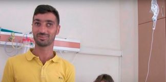 Niña mata de un mordisco a una serpiente en Turquía