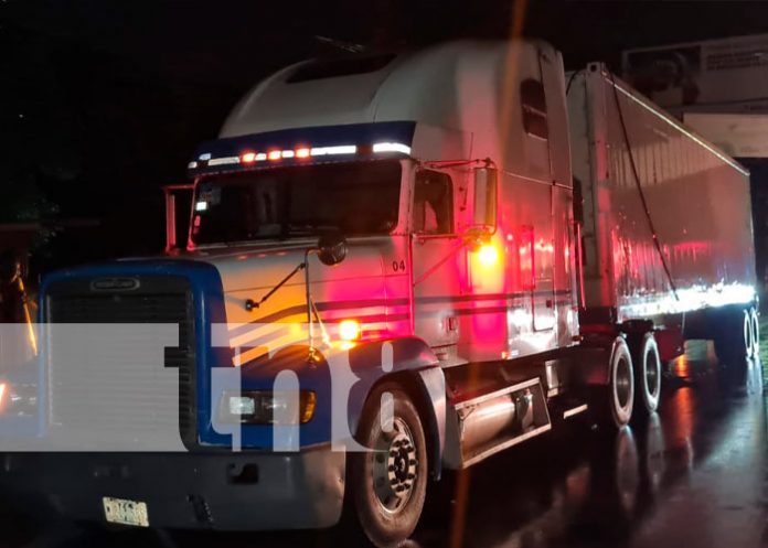 1 Hombre perece bajo las llantas de un cabezal en la Carretera Masaya