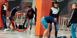 Cargan a su amigo borracho en el metro de México