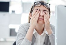 Pasas mucho en computadora? Estos son algunos tips para evitar daños