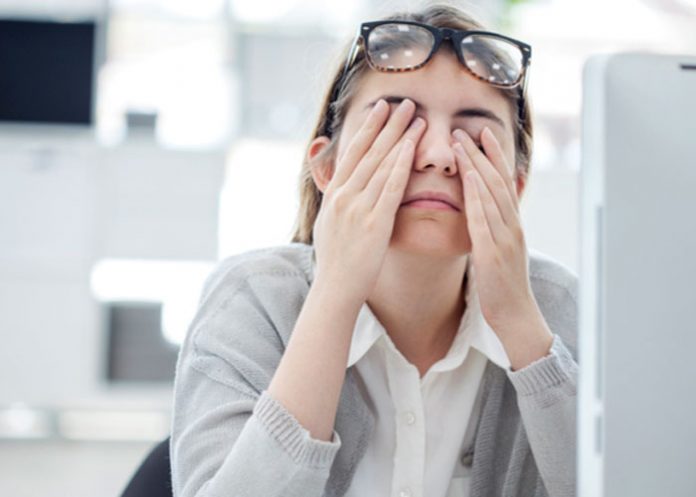 1 Pasas mucho en computadora? Estos son algunos tips para evitar daños