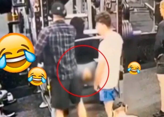 ¡Qué vergüenza! Hace el show por no llevar ropa interior al gimnasio