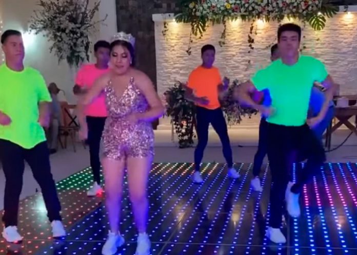 Imagínate realizar tus XV años y que tu 