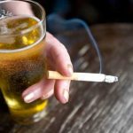 Estos son los 2 "vicios" que más causan cáncer en el mundo