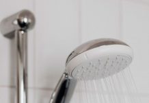 Por esta razón no puedes lavar trastes y bañarte cuando hay lluvia Por esta razón no puedes lavar trastes y bañarte cuando hay lluvia