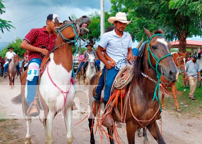 Caballistas locales participan en tradicional hípico criollo en Palacagüina