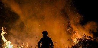 Fuertes incendios amenazan con Portugal tras fuerte ola de calor