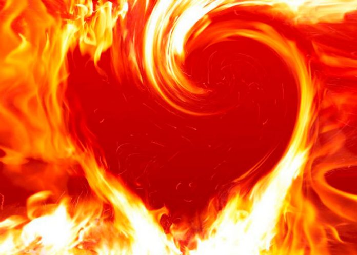 Estos son los 5 rituales para prender la llama de la pasión