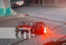 Juigalpa: Motociclista se salva de ser arrollado por camioneta (VIDEO) Motociclista se salva de ser arrollado por camioneta en Juigalpa (VIDEO)