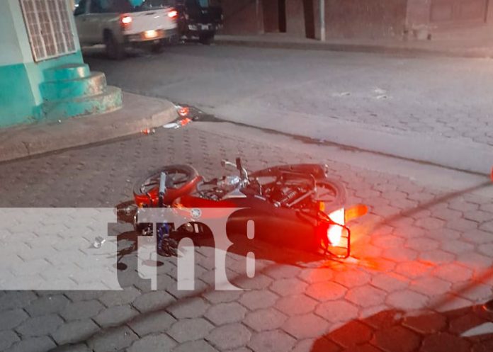 Motociclista se salva de ser arrollado por camioneta en Juigalpa (VIDEO)