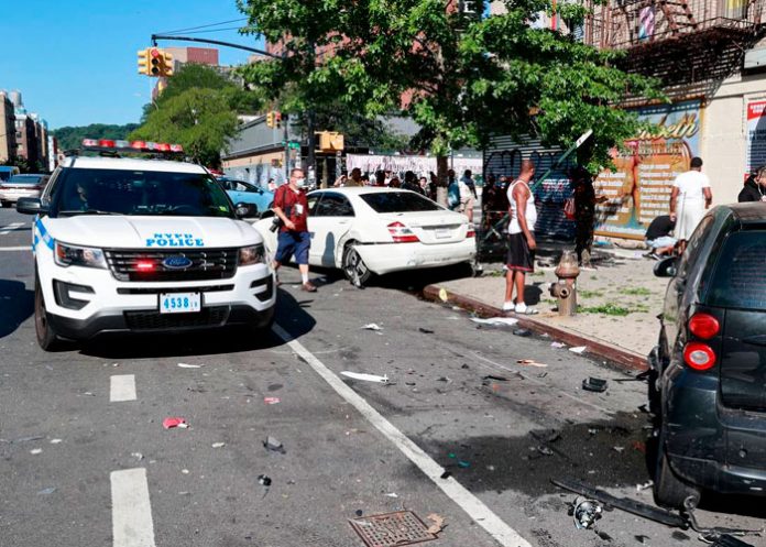 1 Dos muertos arrollados y cinco heridos dejó choque múltiple en Nueva York