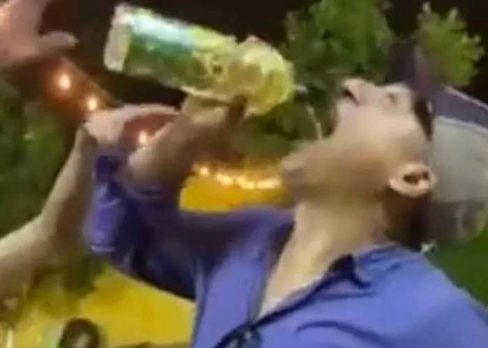 1 ¡Hasta los quesos! Sujeto se lanza