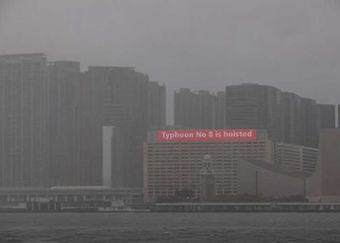 1 Potente tifón Ma-on toca tierra y afecta el sur de China